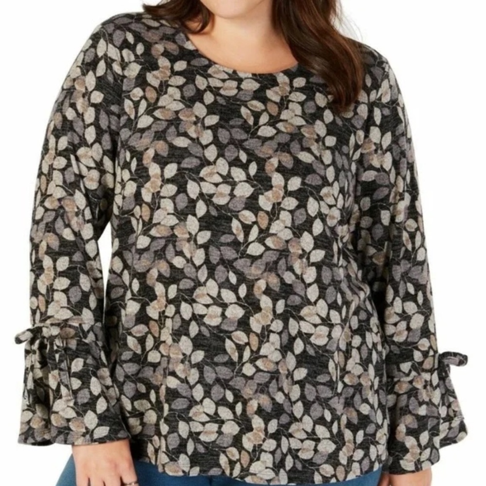 Style@Co Black and Gray Leaf Print Blouse with flared sleeve